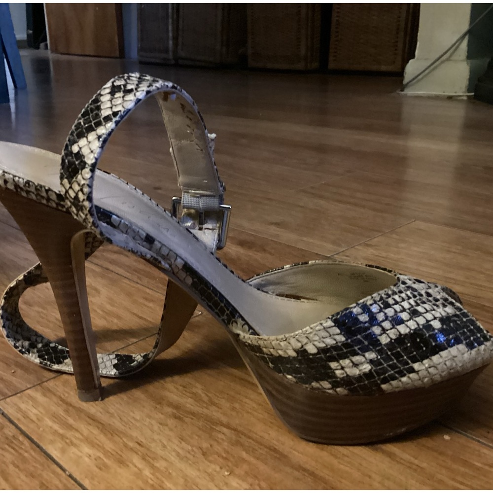 Women’s Marc Fisher “Tulip” Dark Natural Snake Pattern Ankle Strap Stilettos Sz6